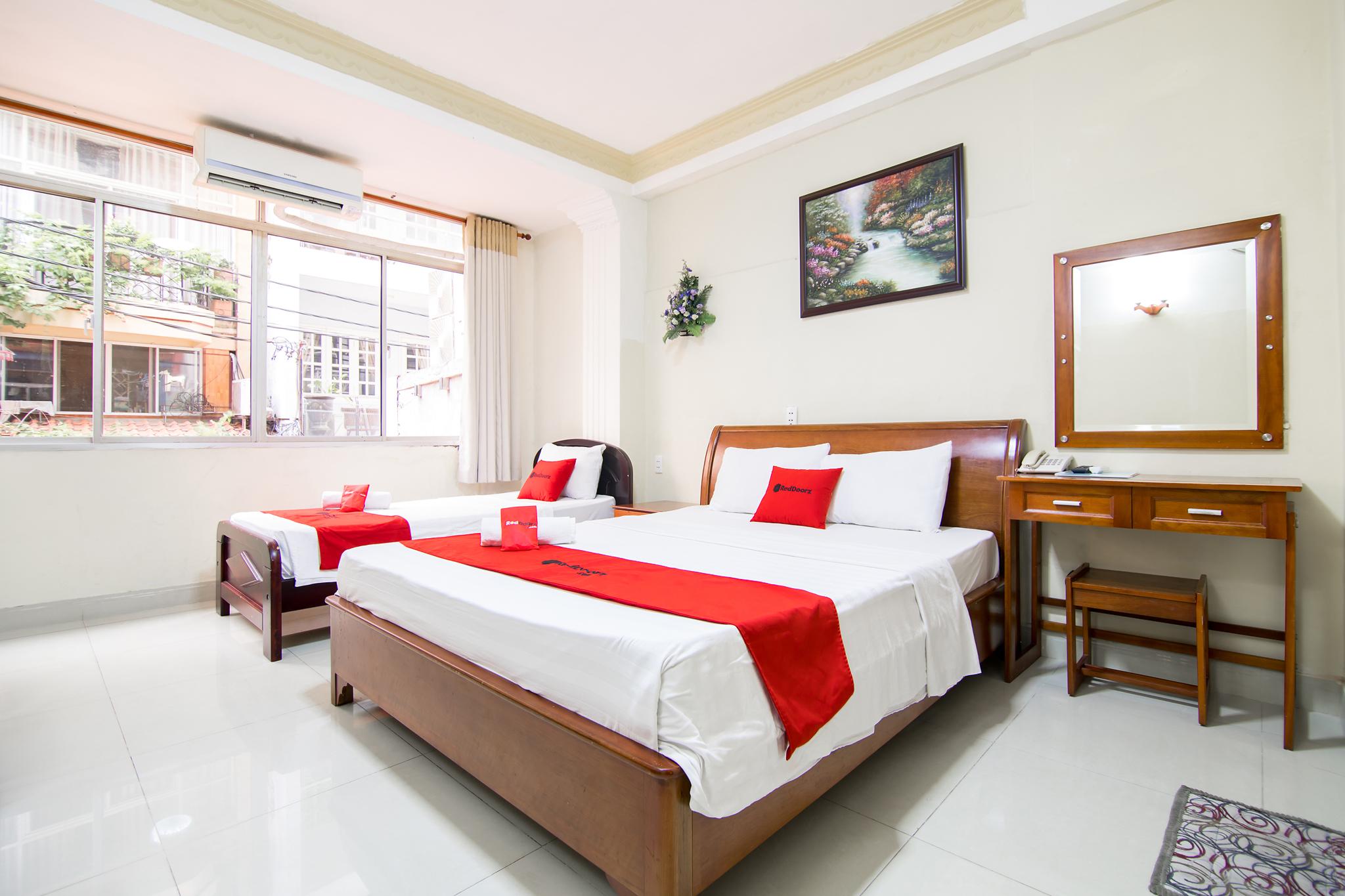 Reddoorz Plus @ Pham Ngu Lao 2 Хошимин Экстерьер фото