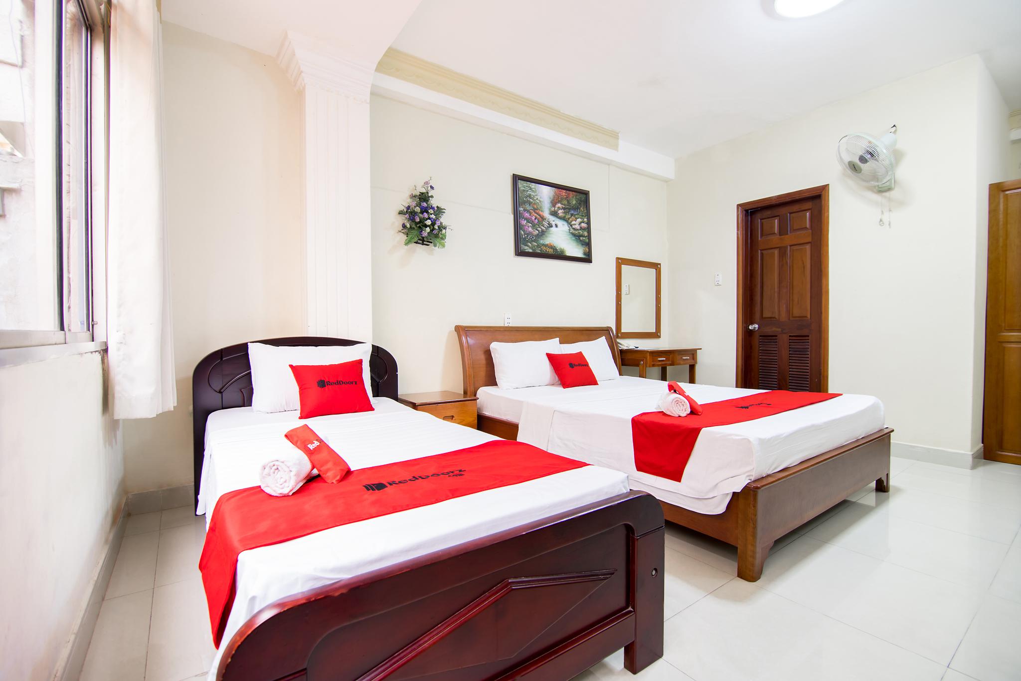 Reddoorz Plus @ Pham Ngu Lao 2 Хошимин Экстерьер фото