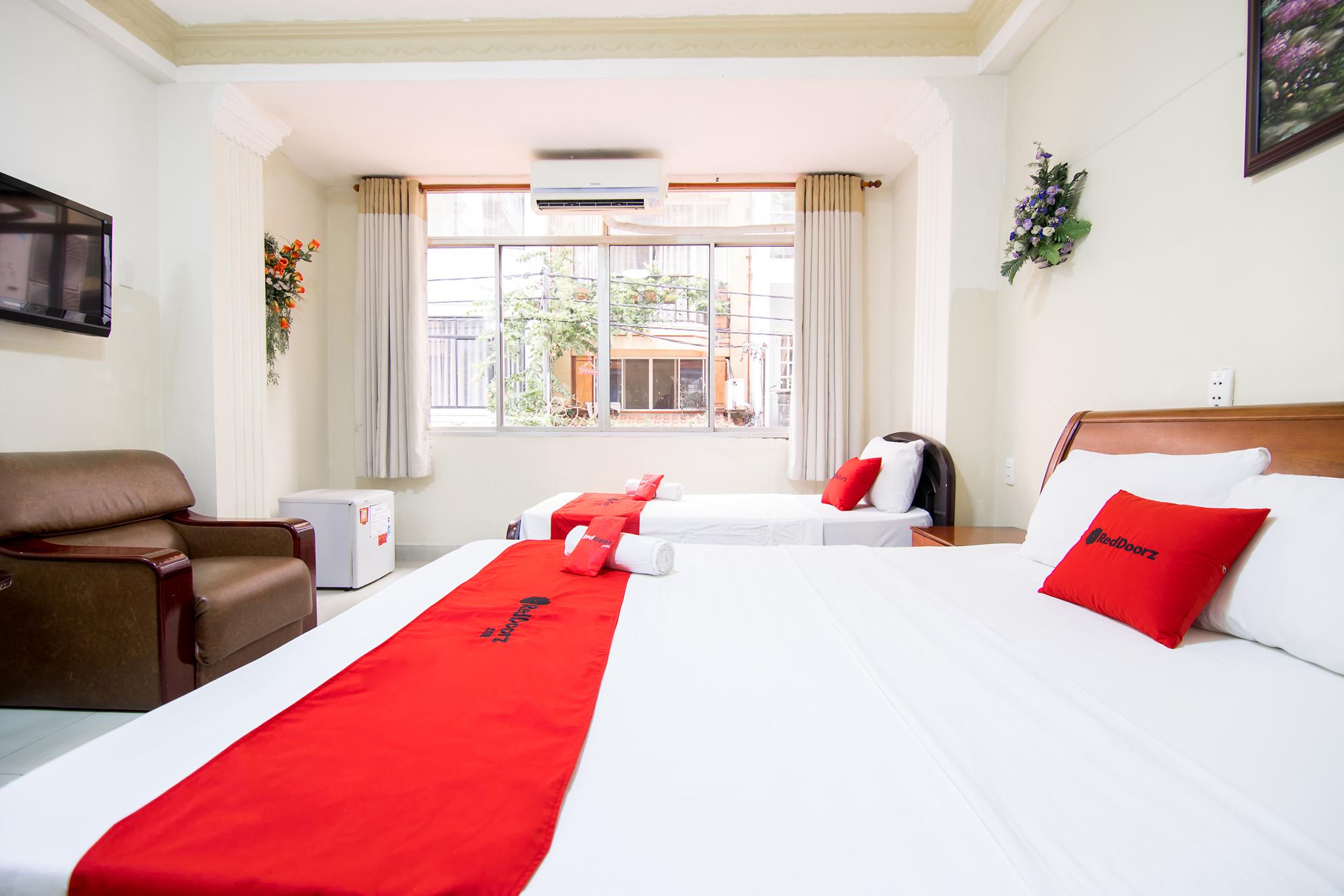 Reddoorz Plus @ Pham Ngu Lao 2 Хошимин Экстерьер фото
