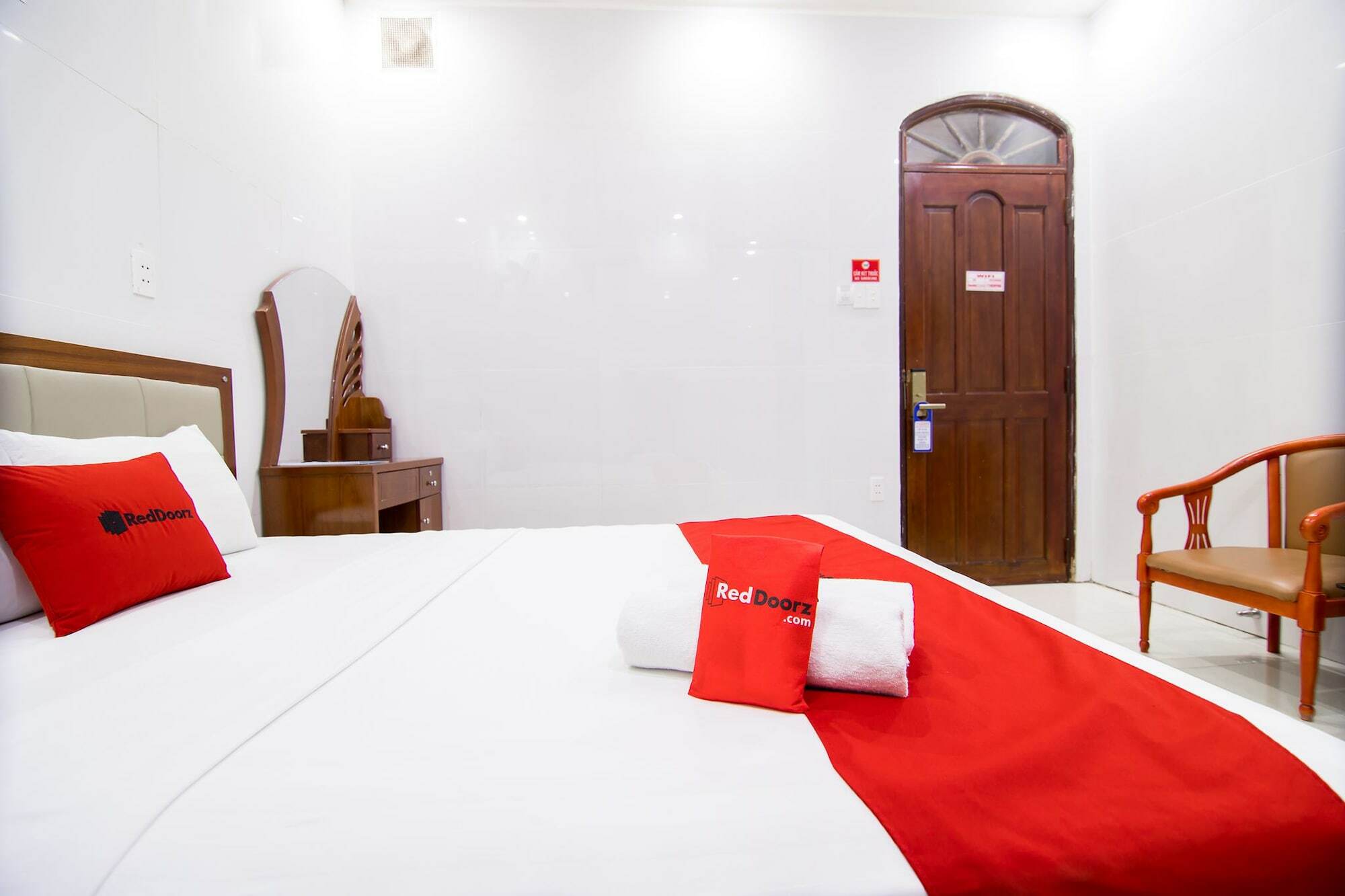 Reddoorz Plus @ Pham Ngu Lao 2 Хошимин Экстерьер фото